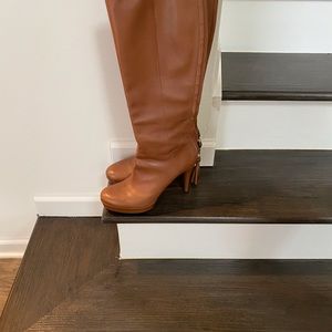 Gucci high boots with tassel